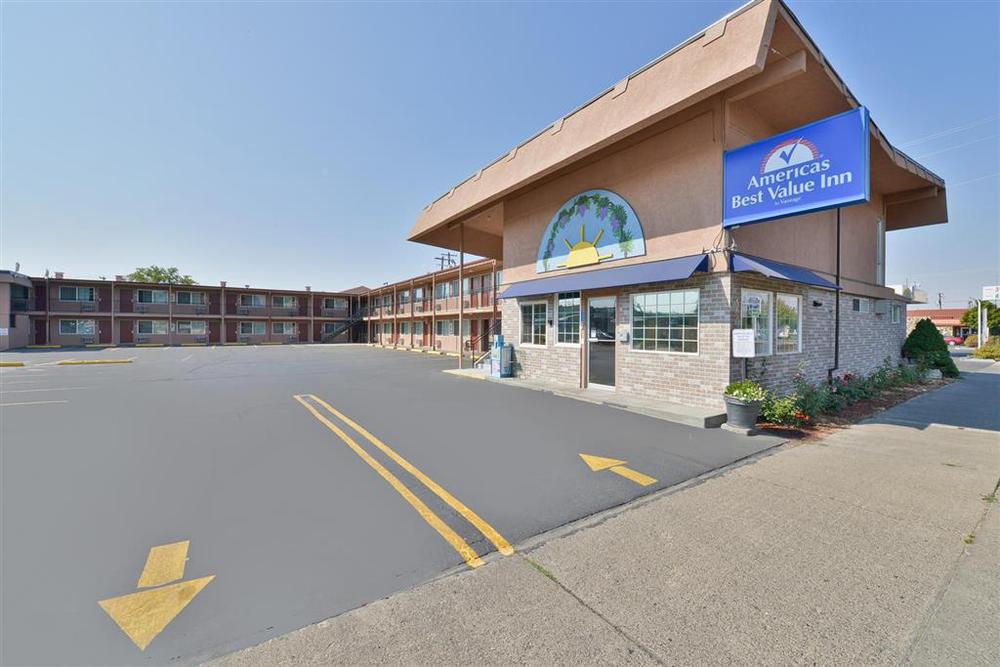 Americas Best Value Inn Hazlehurst Exterior photo